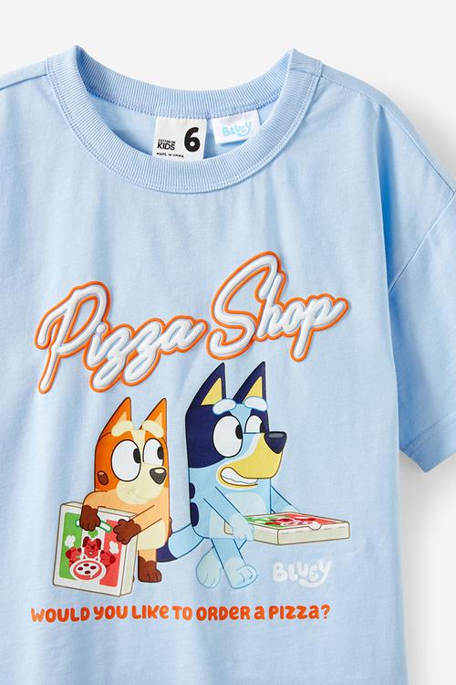 Licensed drop shoulder short sleeve tee - lcn blu dawn blue/blueys pizza