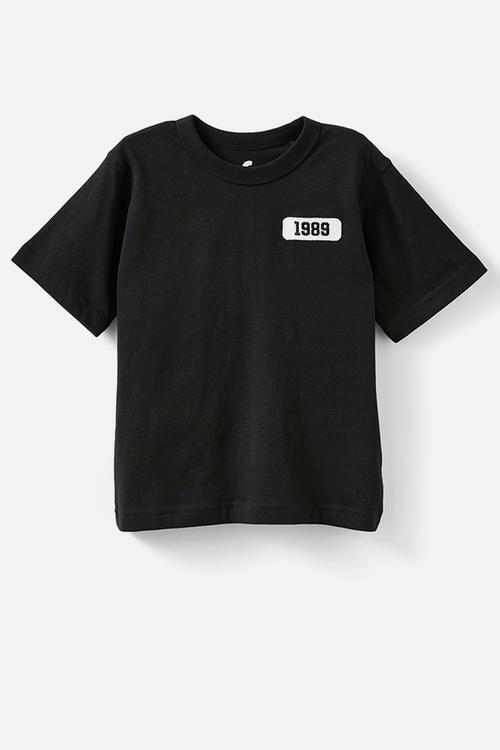 Jonny short sleeve graphic print tee - black/thrill seeker 1989