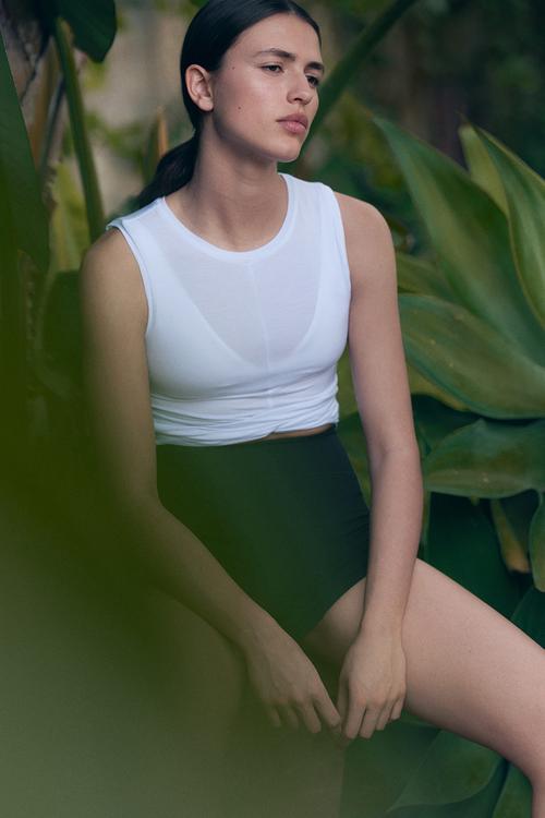 Twist-detail pilates top - white