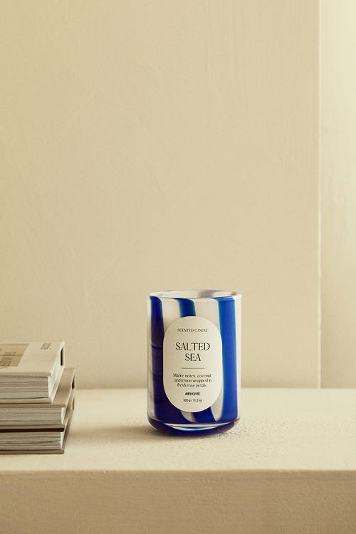 Scented candle in glass holder - salted sea