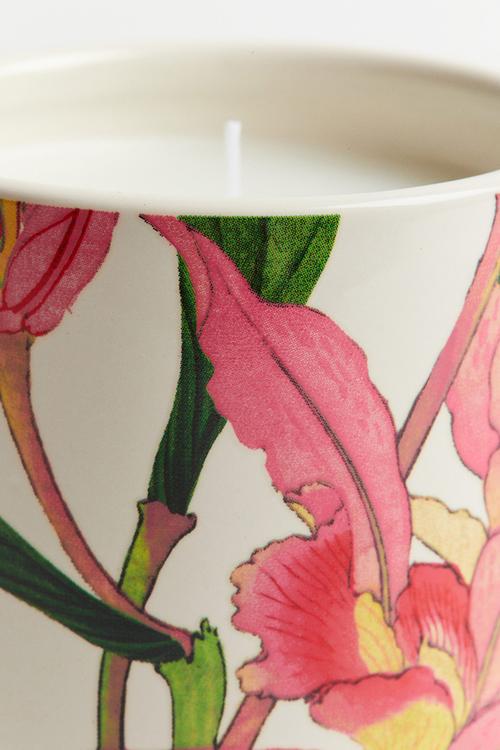 Scented candle in a ceramic holder -  wild meadow 