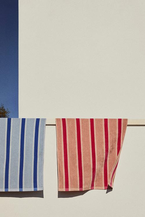Striped beach towel - cerise striped 