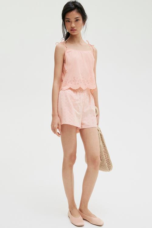 High-waisted broderie anglaise shorts - light peach pink