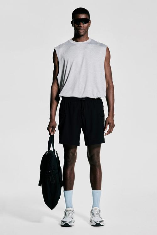 Mid-length cargo sports shorts with drymove™ - black