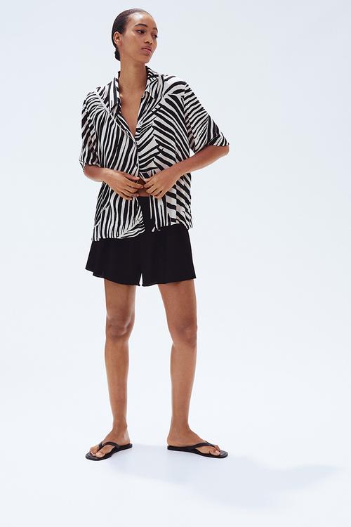 Crinkled viscose shirt - black patterned