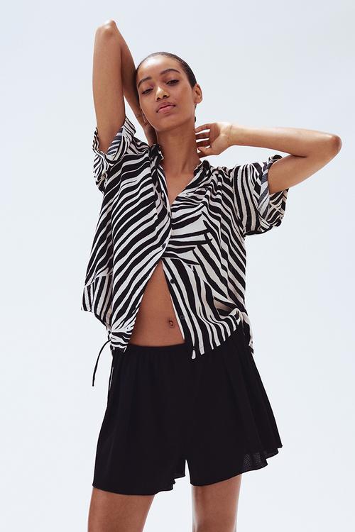 Crinkled viscose shirt - black patterned
