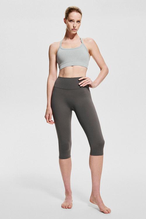 Seamless medium support sports bra with drymove™ - beige