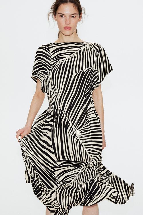 Waisted maxi dress - black patterned