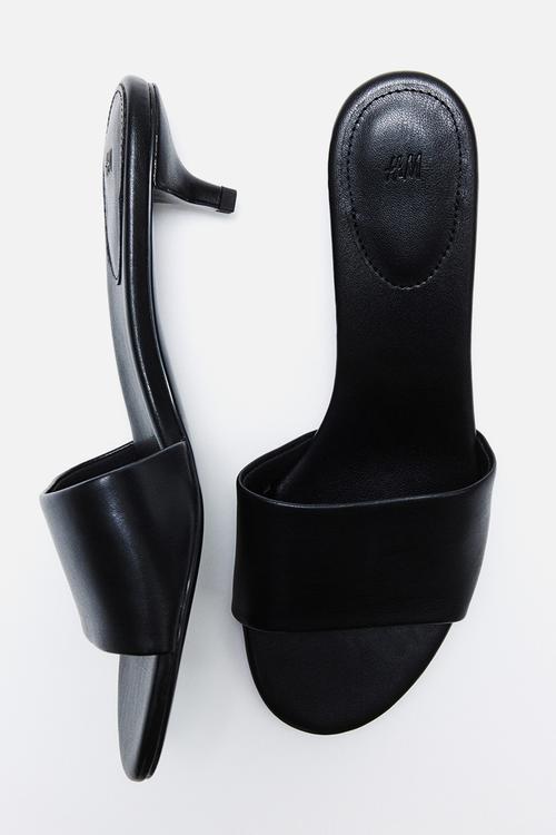 Heeled sandals - black
