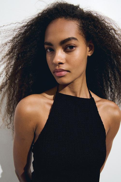 Textured halterneck top - black