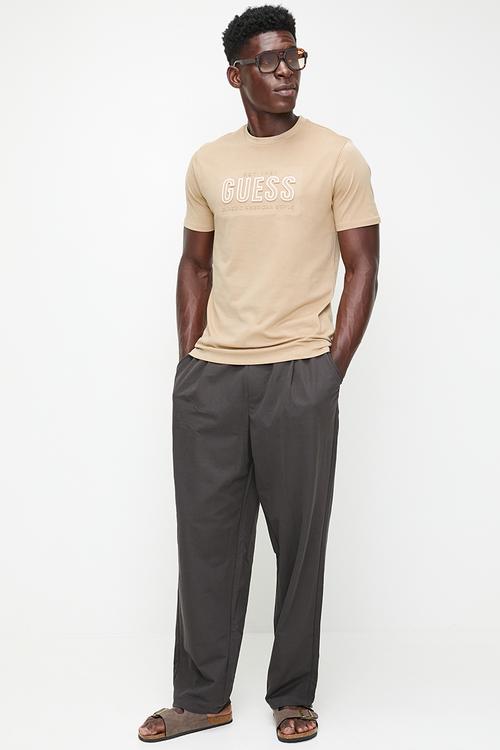 Ss Bsc Guess Embossed Logo Tee - Beige Blanco Multi