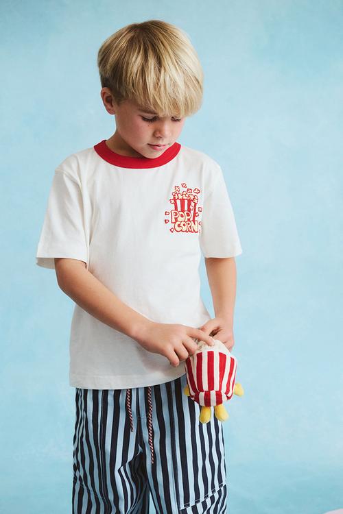 Jonny short sleeve graphic print tee - vanilla w/varsity red neck