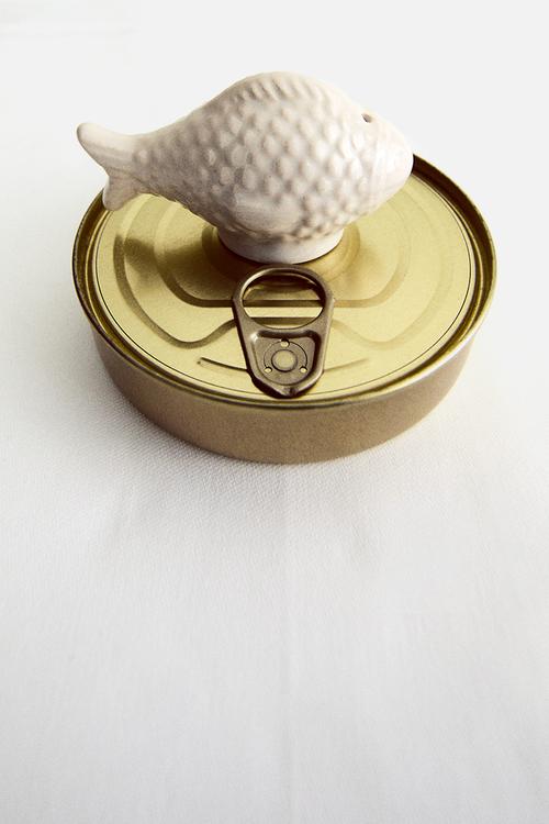 Stoneware salt and pepper set - white