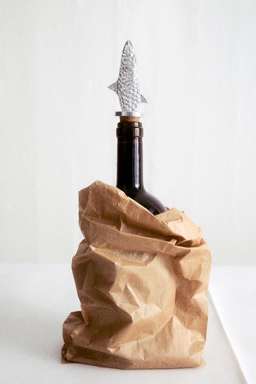 Fish-shaped bottle stopper - silver