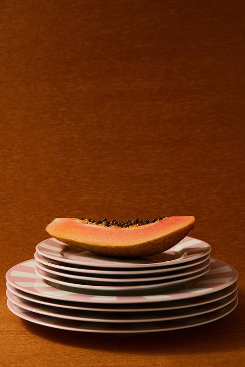 Motif-detail porcelain mid plate - pink/lemon