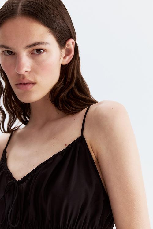 Smocked strappy dress - black
