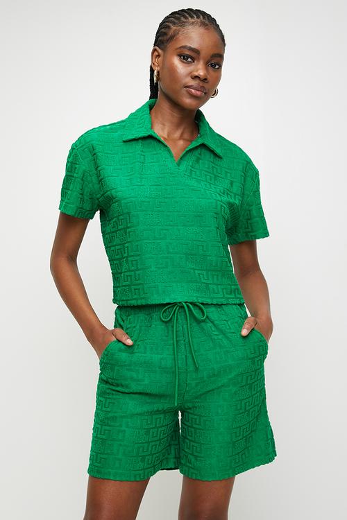Ladies tessa embossed logo top with collar - emerald green