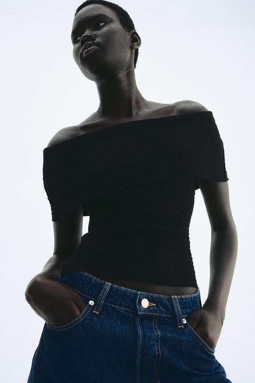 Off-the-shoulder top - black