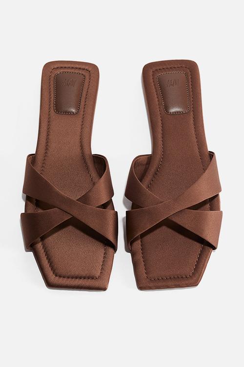Crossover-strap sandals - brown