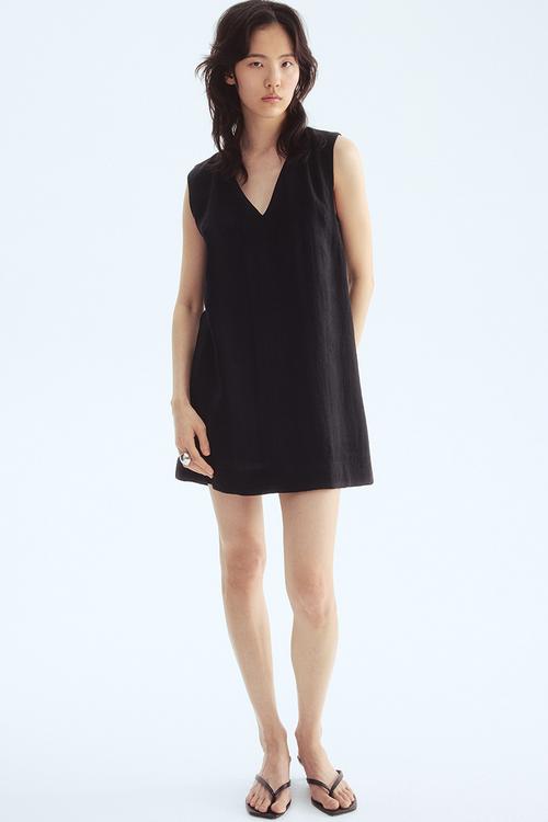 V-neck shift dress - black