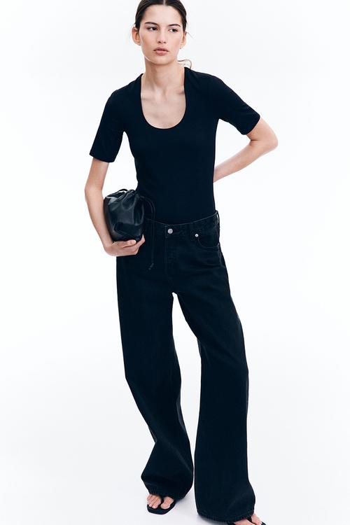 Square-neck top - black