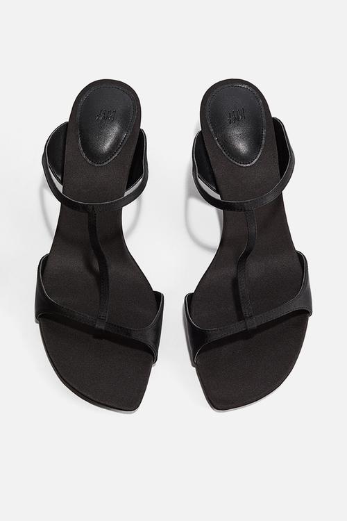 Heeled sandals - black