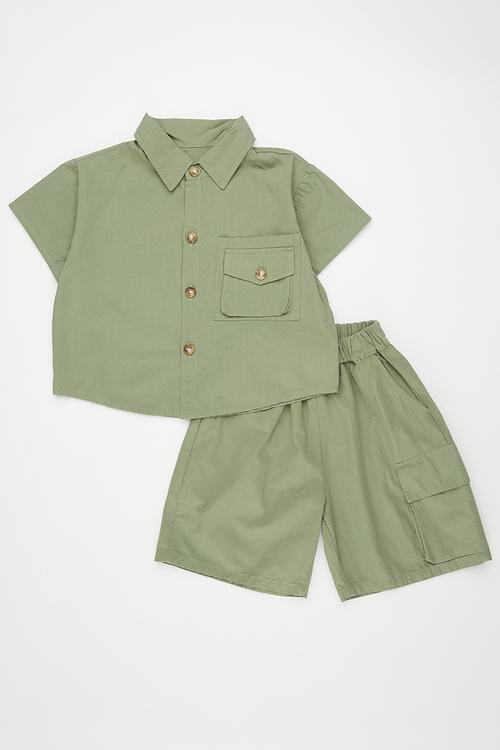 Cargo style shorts with shorts - asparagus green