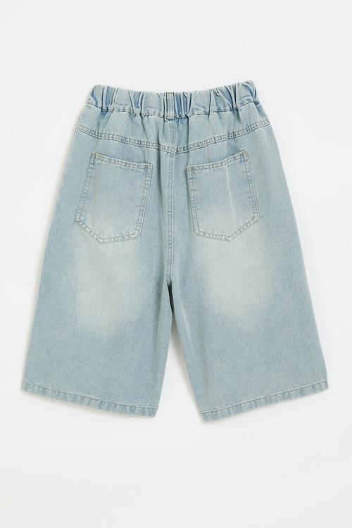 Stonewash denim shorts with embroidered hearts - light blue