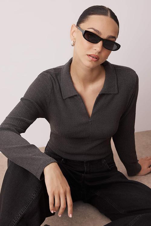 Textured Polo Collar Zippered Body Fitted Stretchy Knitted Blouse - Black