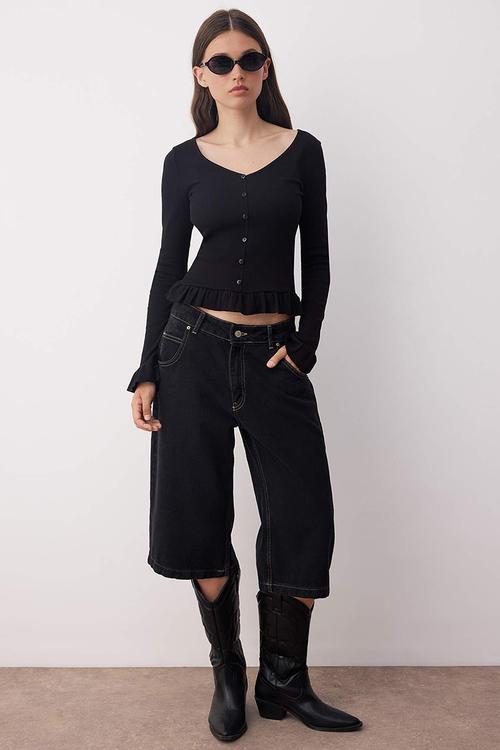 Ruffle Fitted/Bodycon Buttoned Knitted Blouse - Black