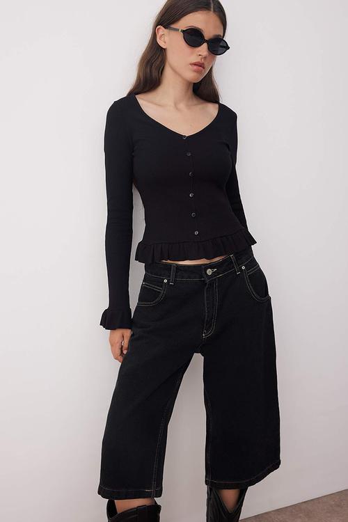 Ruffle Fitted/Bodycon Buttoned Knitted Blouse - Black