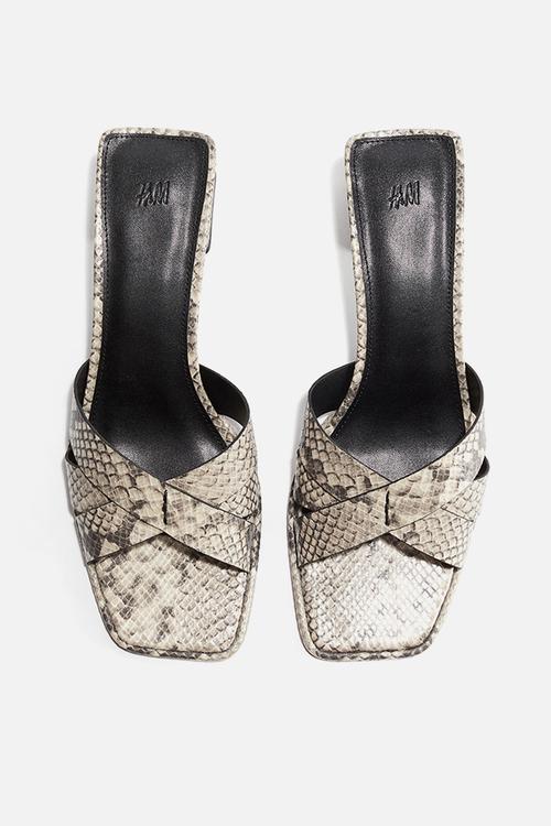 Block-heeled sandals - light beige snakeskin pattern