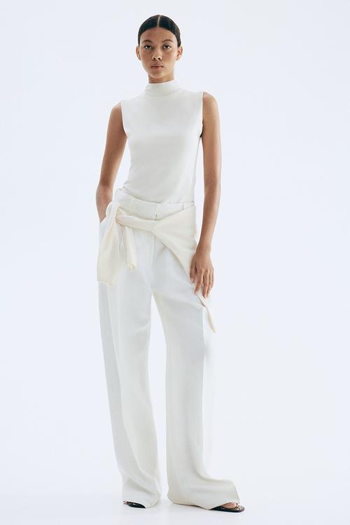 Sleeveless turtleneck top - white