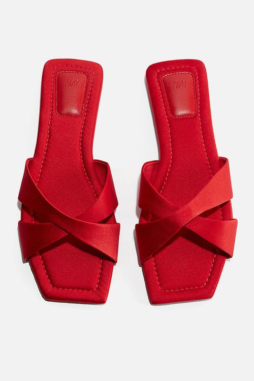 Crossover-strap sandals - red