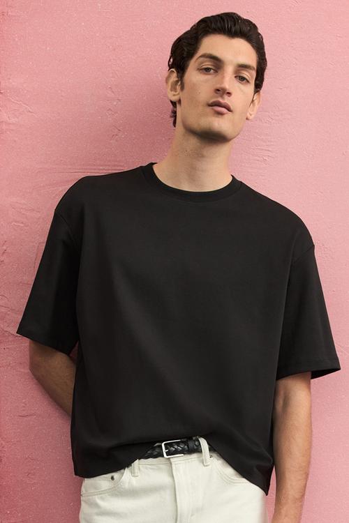 Loose fit boxy-style t-shirt - black