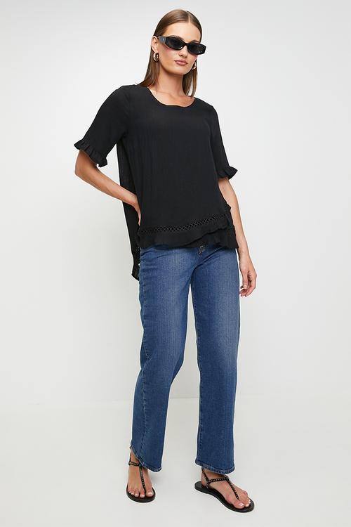 Short Sleeve Flutter Easywearing Blouse With Lader Lace Detail - Black