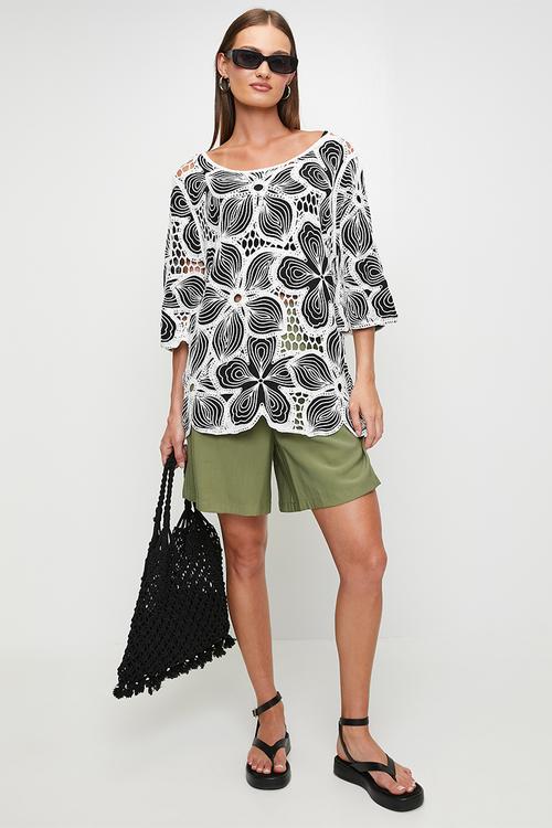 Oversized Two Tone Crochet Flower Top - Black/White