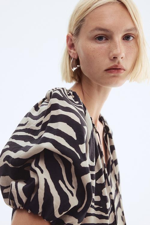 Balloon-sleeved blouse - light beige/zebra print