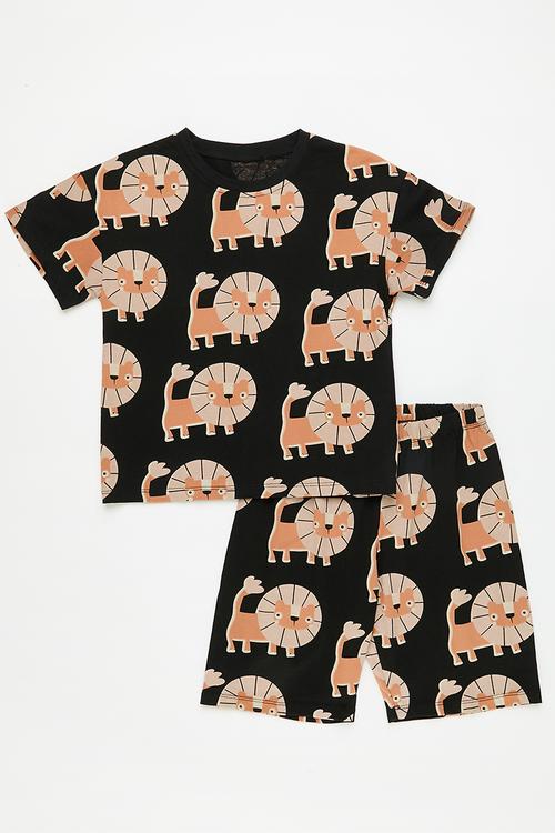 Lion all-over-print tee with matching shorts - black