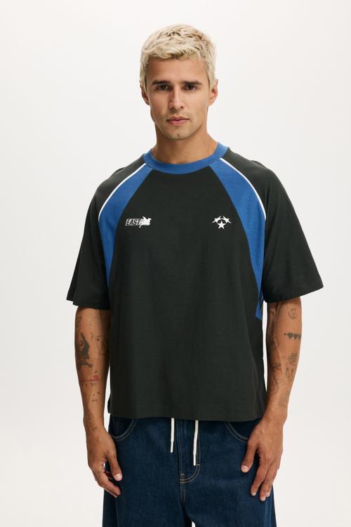Cropped Fit Graphic T-shirt - Washed Black/2S Panelled