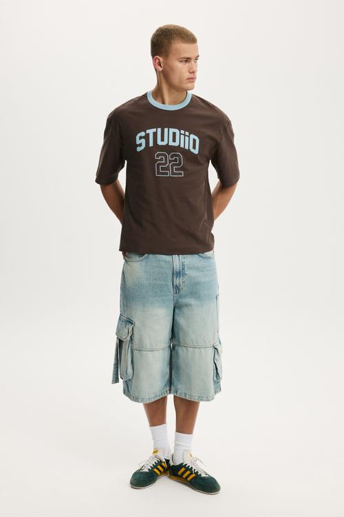 Cropped Fit Graphic T-shirt - Washed Chocolate/Twenty Two
