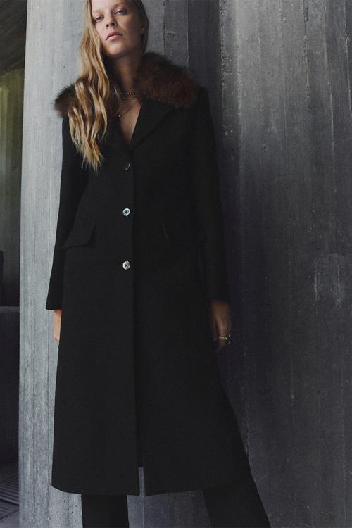 Coat lips - black