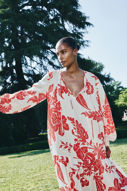 Voluminous dress - white & red floral
