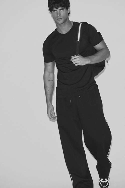 Muscle fit sports t-shirt with drymove™ - black