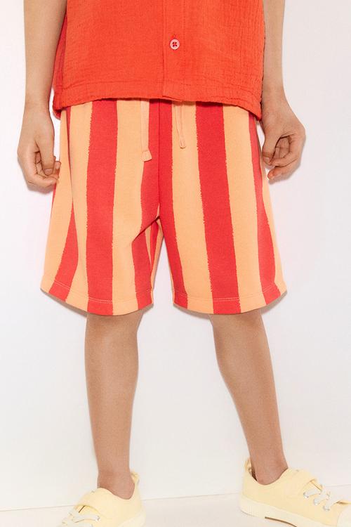 Printed sweatshorts - red & orange striped