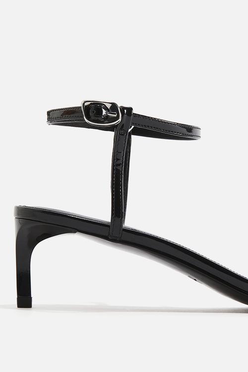Heeled strappy sandals - black