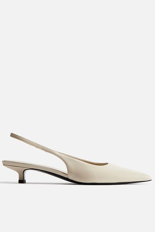 Kitten-heeled pointed slingbacks - light beige