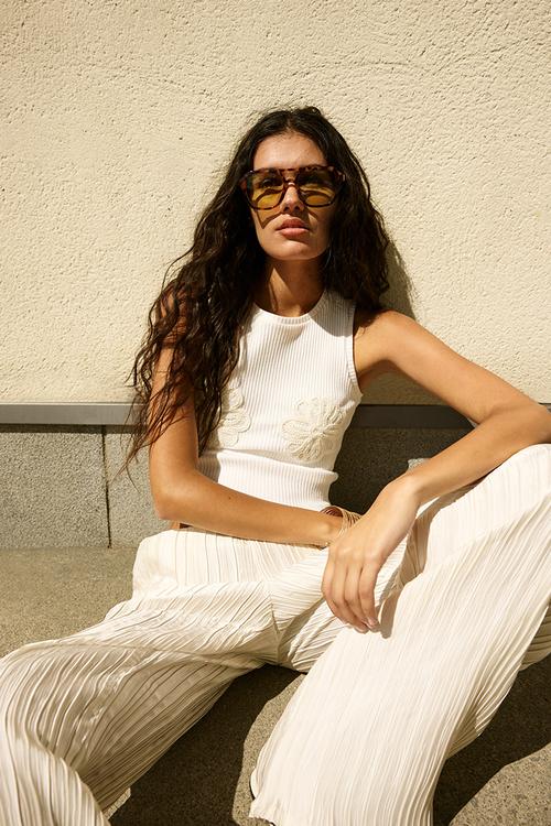 Appliquéd cropped vest top - white