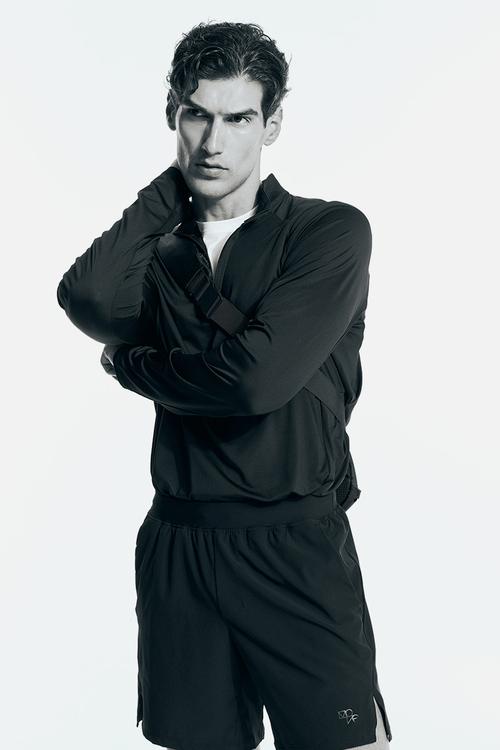 Mid-length sports shorts with drymove™ - black