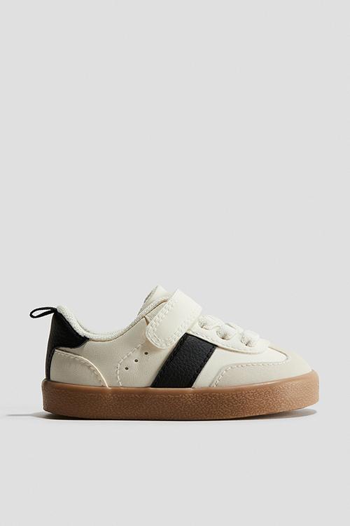 Trainers - cream & black